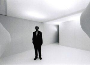 Ambiente bianco, spazio trattenuto e spazio invaso 2002